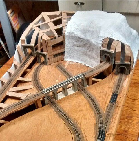 n scale track plan 2x4 with mountains