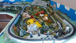 L-shaped model train layout design