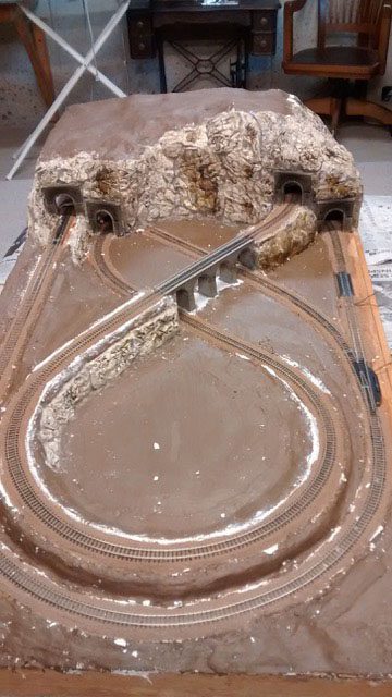 2x4 n scale track layout with tunnels