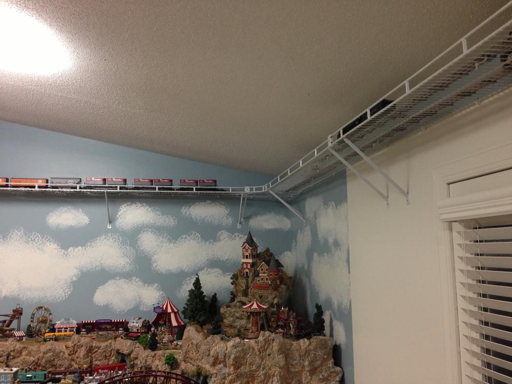 O gauge ceiling train