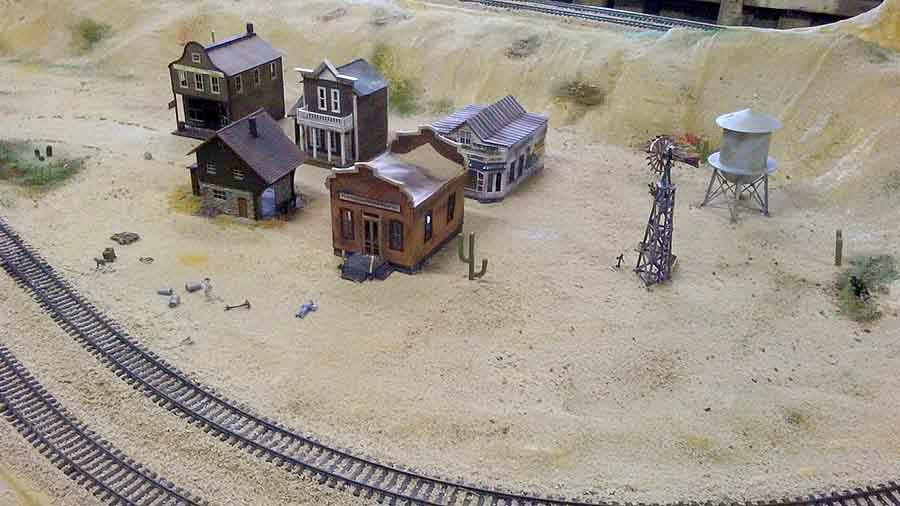 HO Scale Desert model railroad scenery